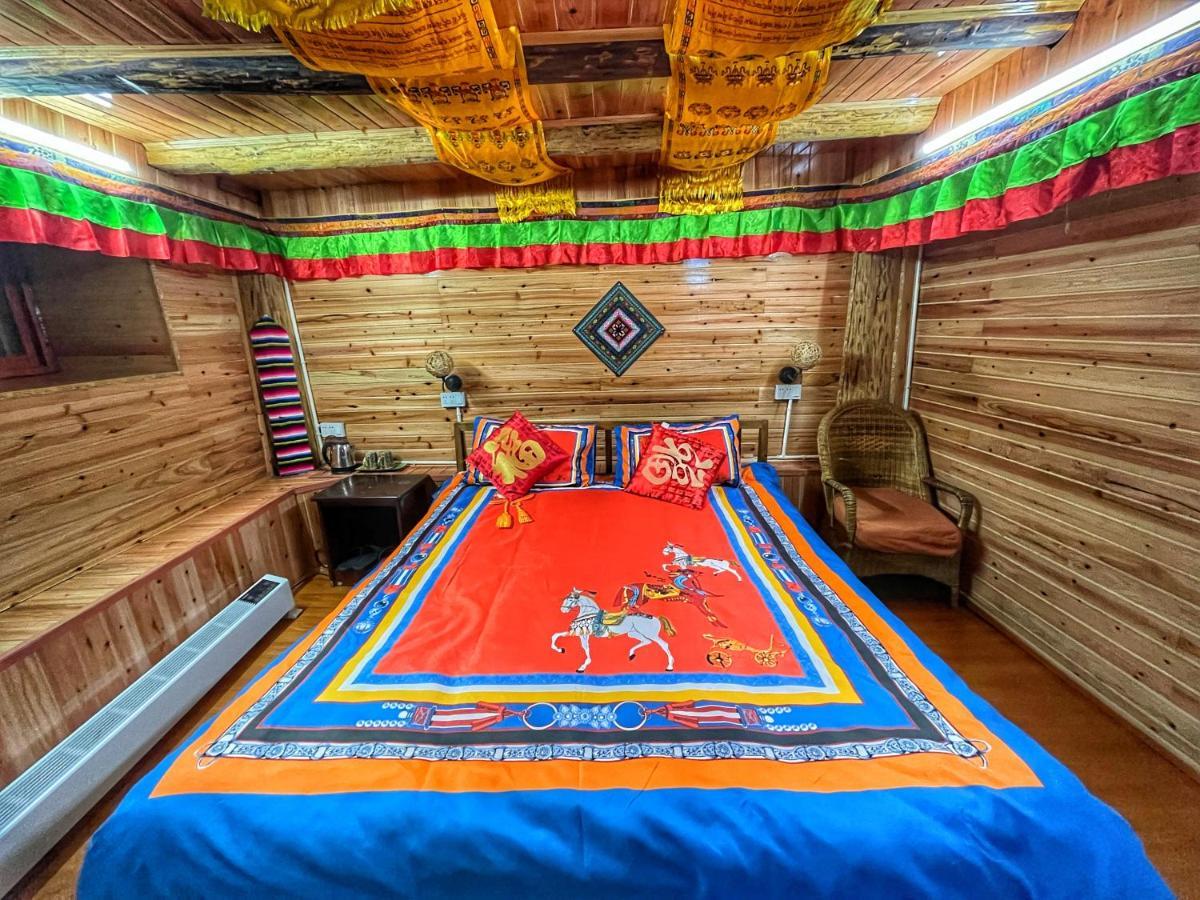 Tavern Hostel仁和客栈 Шангри Ла Екстериор снимка