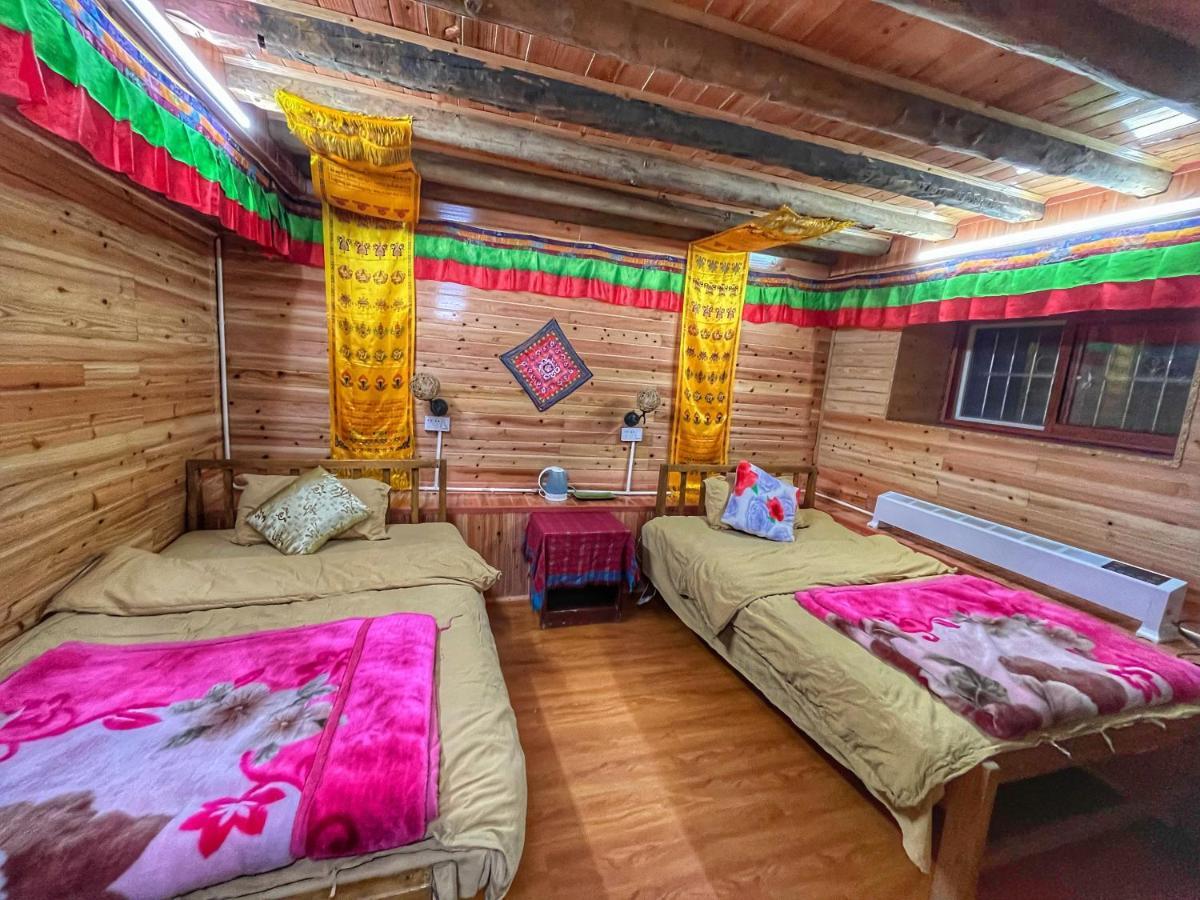 Tavern Hostel仁和客栈 Шангри Ла Екстериор снимка