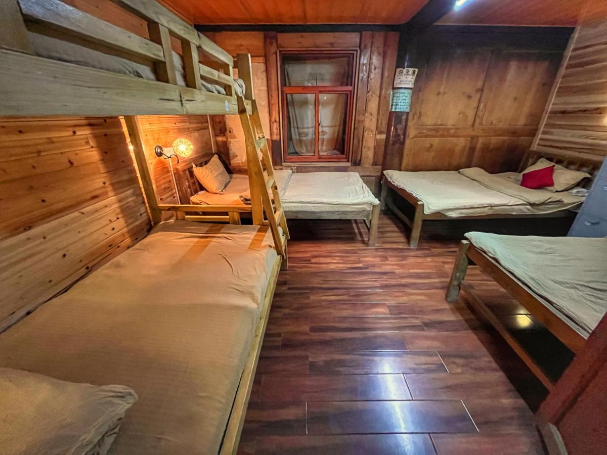 Tavern Hostel仁和客栈 Шангри Ла Екстериор снимка