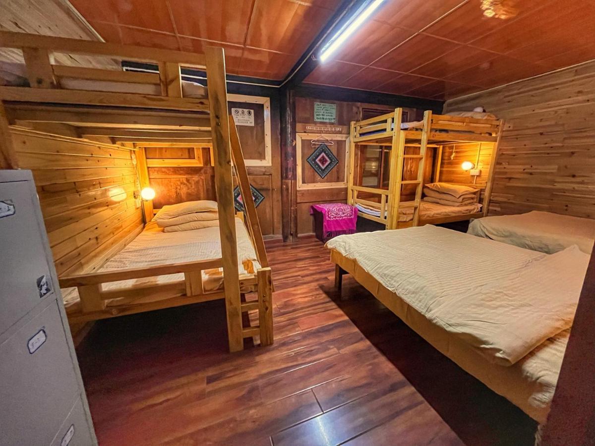 Tavern Hostel仁和客栈 Шангри Ла Екстериор снимка