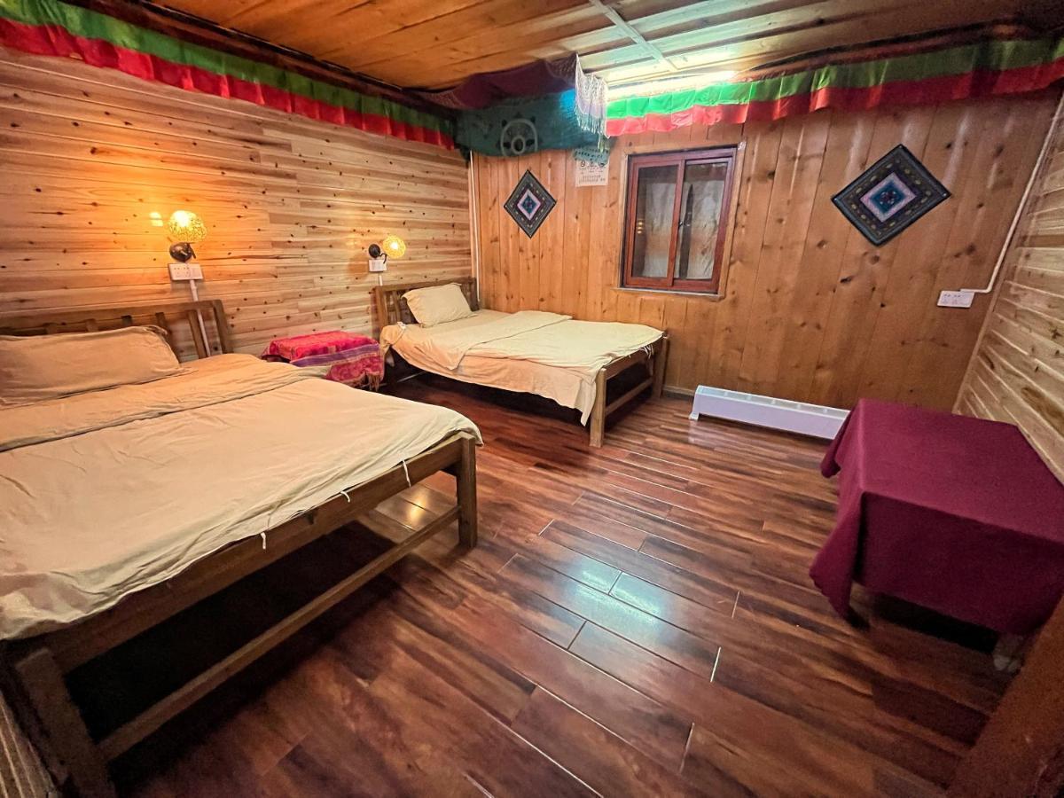 Tavern Hostel仁和客栈 Шангри Ла Екстериор снимка
